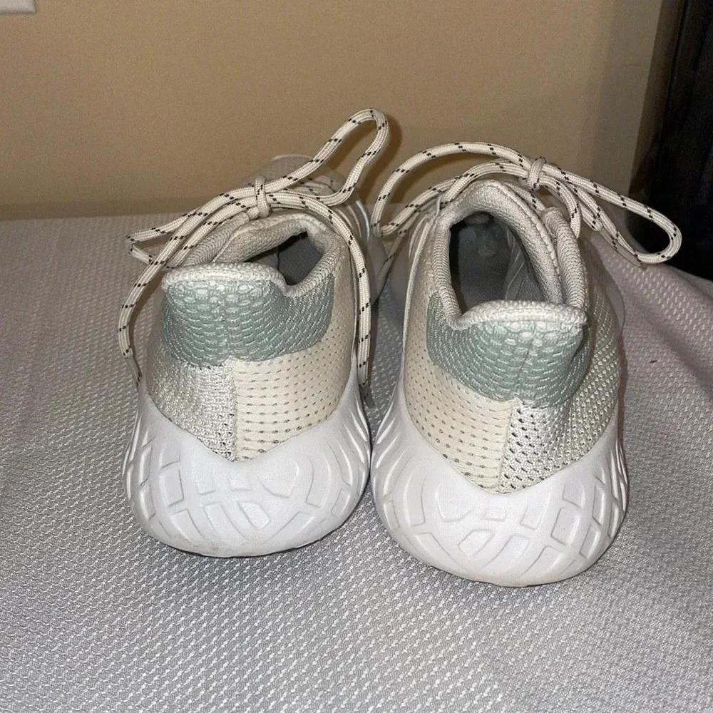 Adidas women’s sneaker 8.5 shoes tubular running mesh lightweight comfy chalk